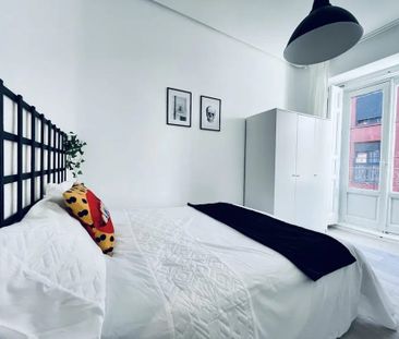 Calle del Divino Pastor, Madrid, Community of Madrid 28004 - Photo 2