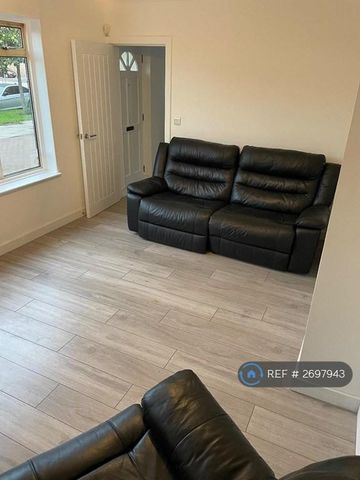 4 bedroom terraced house to rent - Photo 2