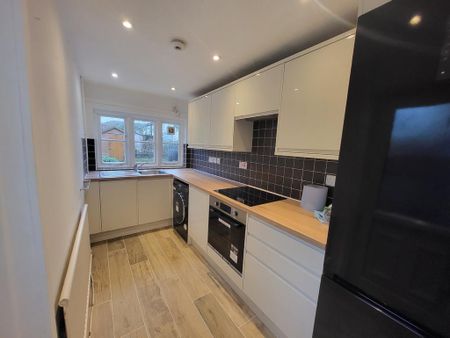 2 bedroom terraced house to rent - Photo 2