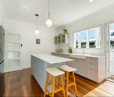 Renovated Two Bedroom Enoggera Cottage With Study Nook And Designer... - Photo 1