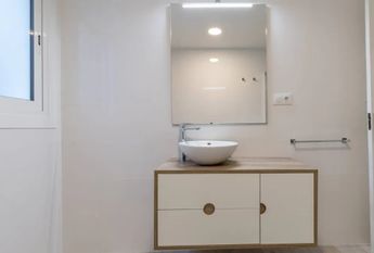 Calle Periodista Azzati, Valencia, Valencian Community 46002