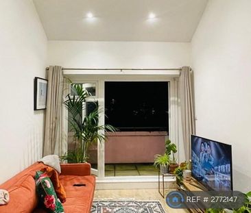 1 bedroom penthouse to rent - Photo 4