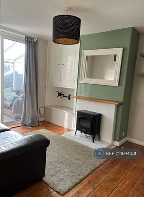 3 bedroom semi-detached house to rent - Photo 1