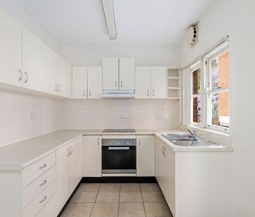 Stylish Coastal Living in Boutique Block of Nine - Photo 5