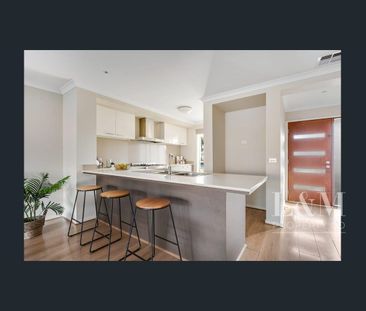 Modern Family Townhouse in a Sought-After Craigieburn Pocket - Photo 6