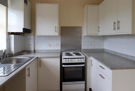 3 bedroom semi-detached house to rent - Photo 4