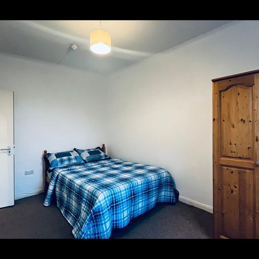 4 Bed Flat, Malden Road, NW5 - Photo 1