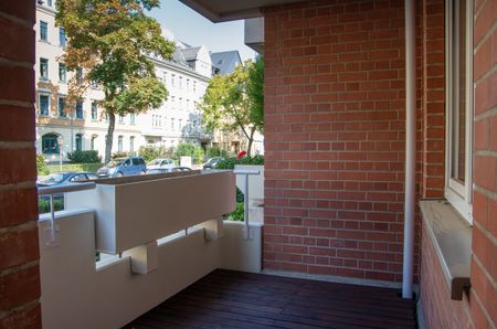 - Schöne Wohnung mit Parkett und Balkon - großer grüner Innenhof - Foto 5