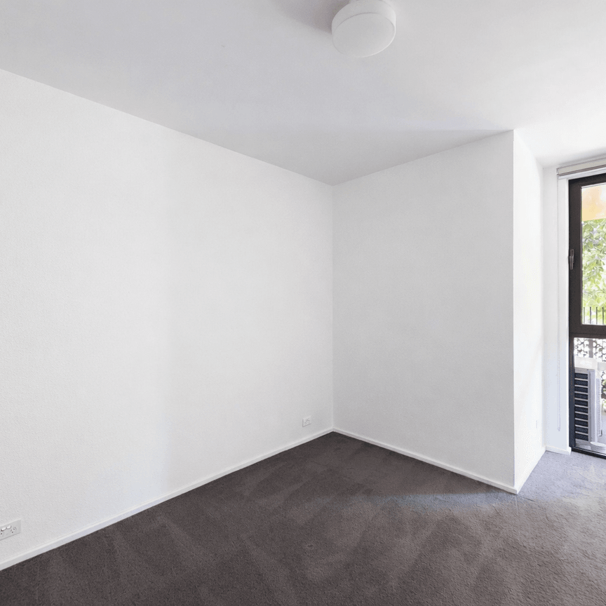 Position Perfect - Photo 1