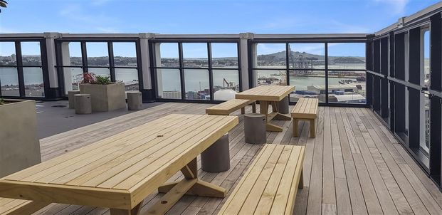 CITY CENTRAL - Brand New 2 Bedroom Apt with A Carpark and Furniture - Photo 1