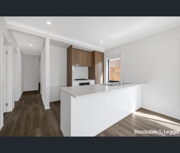 11 Aldgate Street, Fraser Rise, Vic 3336 - Photo 3