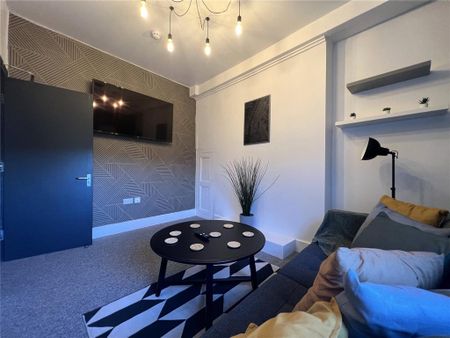 6 bedroom terraced house to rent - Photo 2