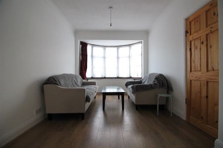 St. Crispins Close, Southall - Photo 3