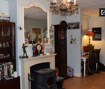 Bright room to rent in 2-bedroom flat in Crumlin, Dublin - Photo 2