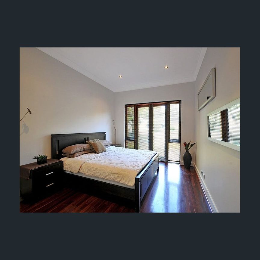 LIFESTYLE & LOCATION! - Photo 1