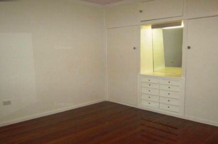 Large Three Bedroom Home in Central Southport - Photo 3