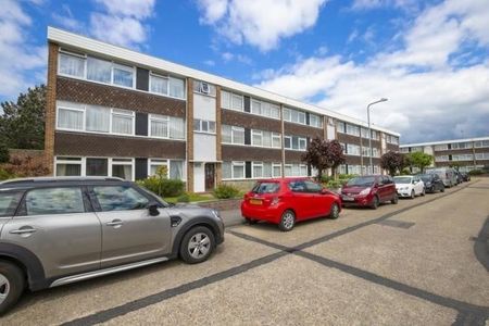 2 Bed Flat, Barton Meadows, IG6 - Photo 5
