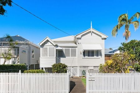 CHARMING QUEENSLANDER IN THE HEART OF NEW FARM - Photo 3