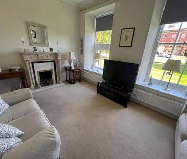 3 bedroom mews to rent - Photo 1