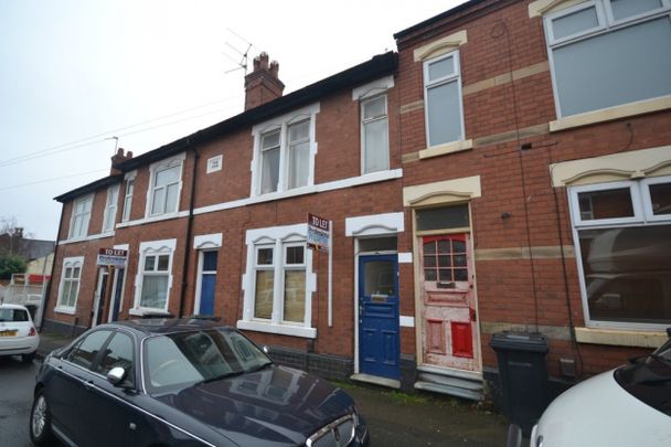 4 bed Mid Terraced House for Rent - Photo 1