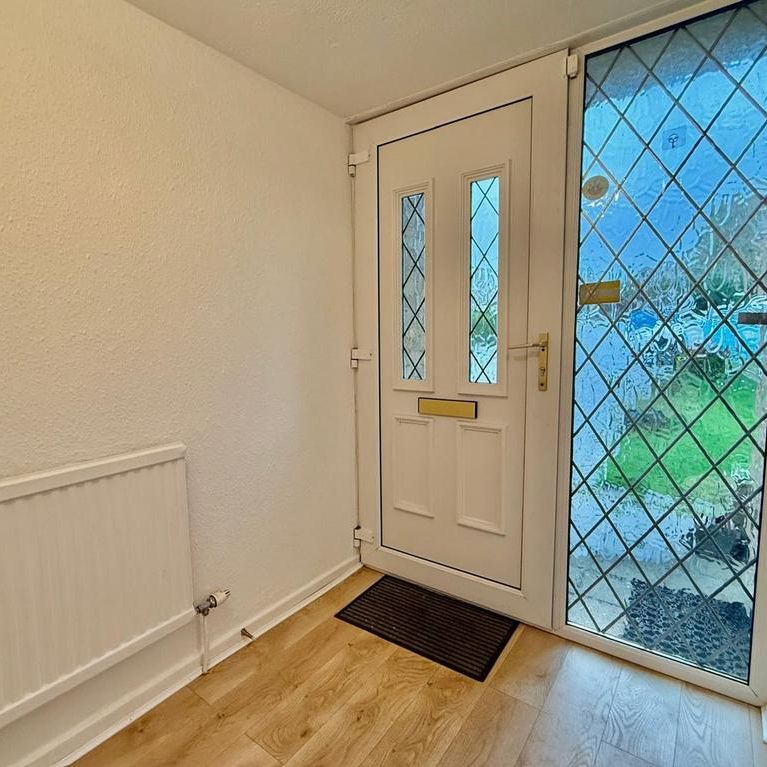 4 bedroom link detached house to rent - Photo 1