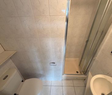 Studio Flat, Whitestile Road, TW8 - Photo 2