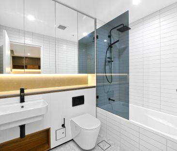 Stunning Two-Bedroom Apartment in the Heart of Ashfield - Photo 2