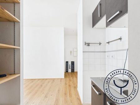 En plein centre ville avec stationnement - Photo 5