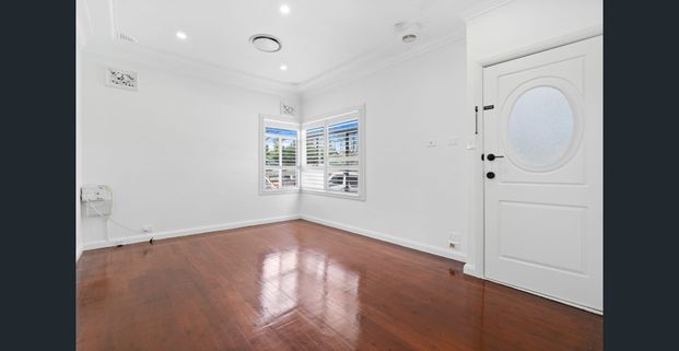 Charming 3-bedroom cottage + studio - Photo 1