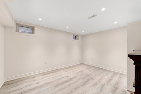 For Lease - 493 Winnette Avenue, Toronto, Ontario - Photo 2