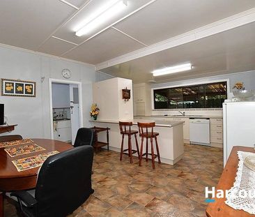 4 Bedroom Family Home Located in Svensson Heights! - Photo 5