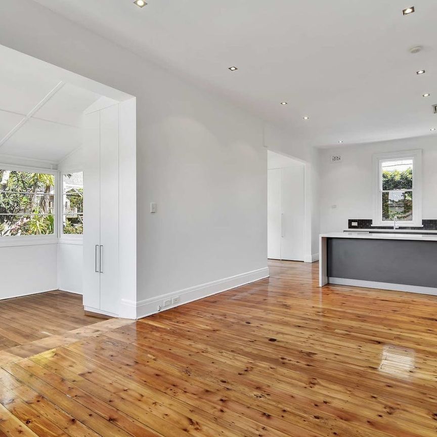 Family Home in Exclusive Location - Photo 1