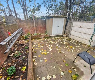 Francis Avenue, Ilford - Photo 2