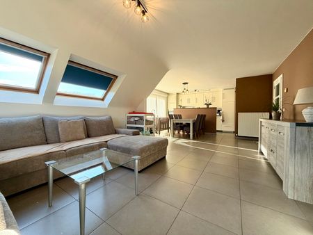 Zeer knap, ruim appartement met 2 slpks en garage - Photo 2