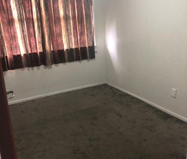 Fantastic 3-Bedroom Home in Central Papakura - Ideal for Your Exten... - Photo 1