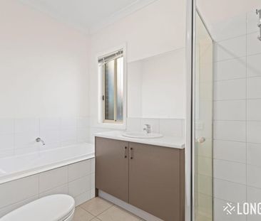 Easy-Care Two-Bedroom Living Minutes from Craigieburn Central - Photo 3