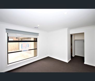2/10 Hinchcliff Crescent, Newcomb, Vic 3219 - Photo 5