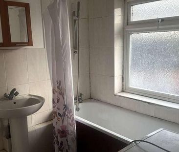 Weir Hall Road, N18 - Photo 4