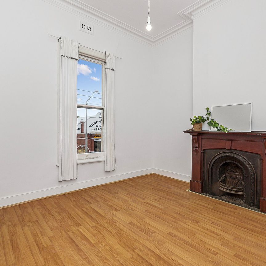 Shop Top Apartment - Photo 1