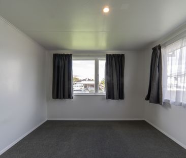 Recently Refurbished Three Bedroom - Photo 3