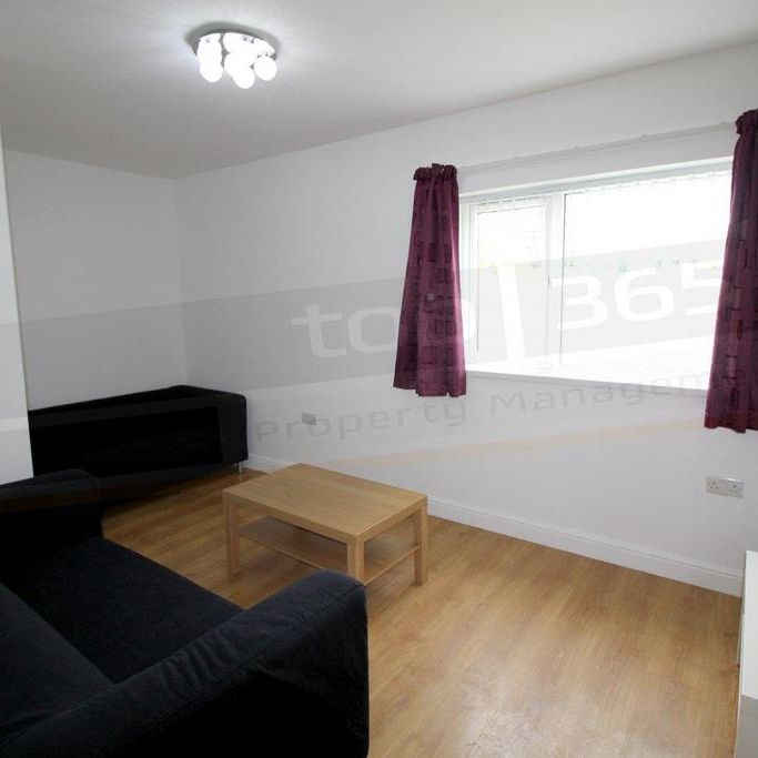 5 bedroom semi-detached bungalow to rent - Photo 1