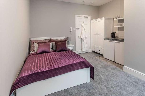 Flat B, St. Michaels Road, Aldershot, Hampshire, GU12 - Photo 1