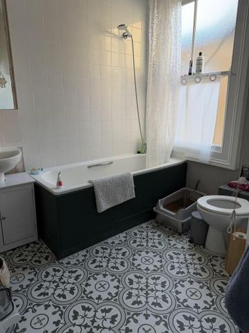 Lovely Double and bright room available - Photo 5