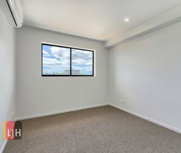 3 BEDROOM APARTMENT WITH 2 CAR SPACES & LIFT ACCESS - Photo 3