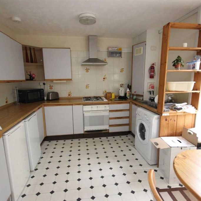 3 bedroom private hall to rent - Photo 1