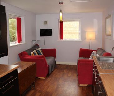 1 bedroom in a house share to rent - Photo 6