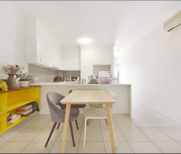 Spacious, Fully Furnished Double-Storey 2-Bedroom Townhouse - Avail... - Photo 3
