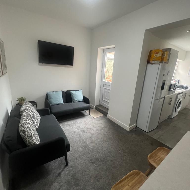 4 bedroom house share to rent - Photo 1