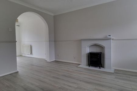 3 bedroom semi-detached house to rent - Photo 2