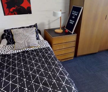Single Room - Chisholm College - Photo 2
